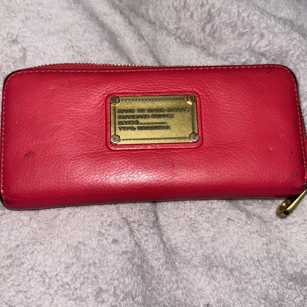 MARC JACOBS LARGE RED PINK WALLET ZIPPER